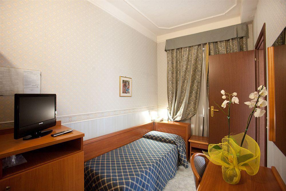 רומא Hotel Emmaus מראה חיצוני תמונה