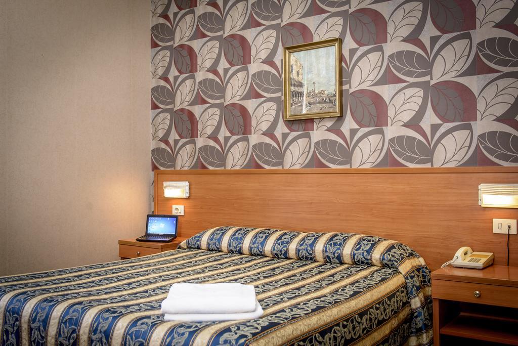 רומא Hotel Emmaus מראה חיצוני תמונה