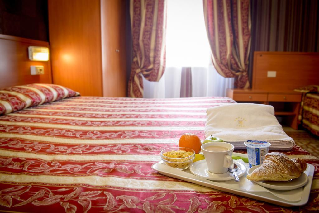 רומא Hotel Emmaus מראה חיצוני תמונה