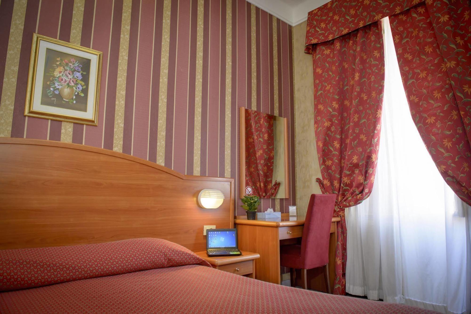 רומא Hotel Emmaus מראה חיצוני תמונה