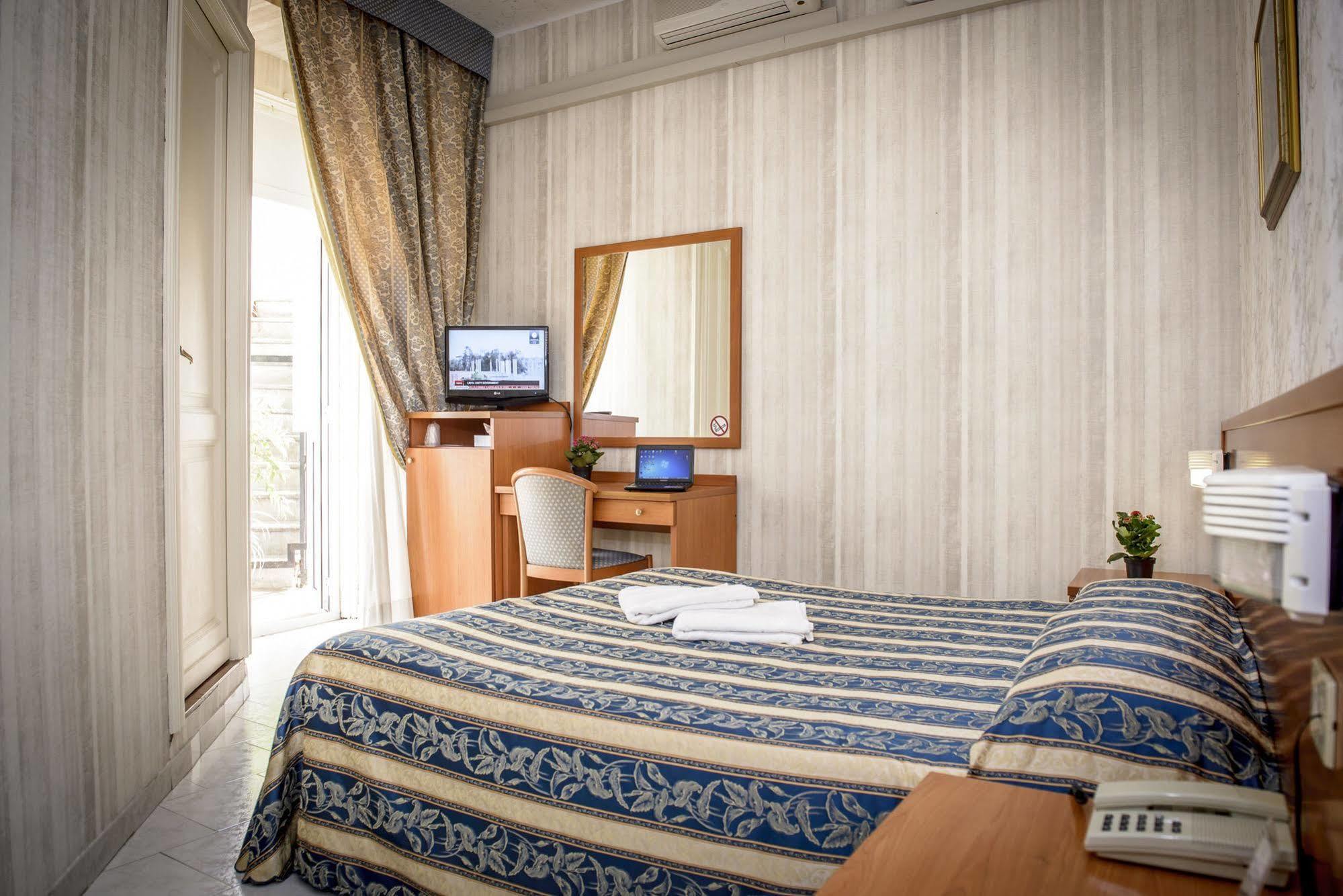 רומא Hotel Emmaus מראה חיצוני תמונה