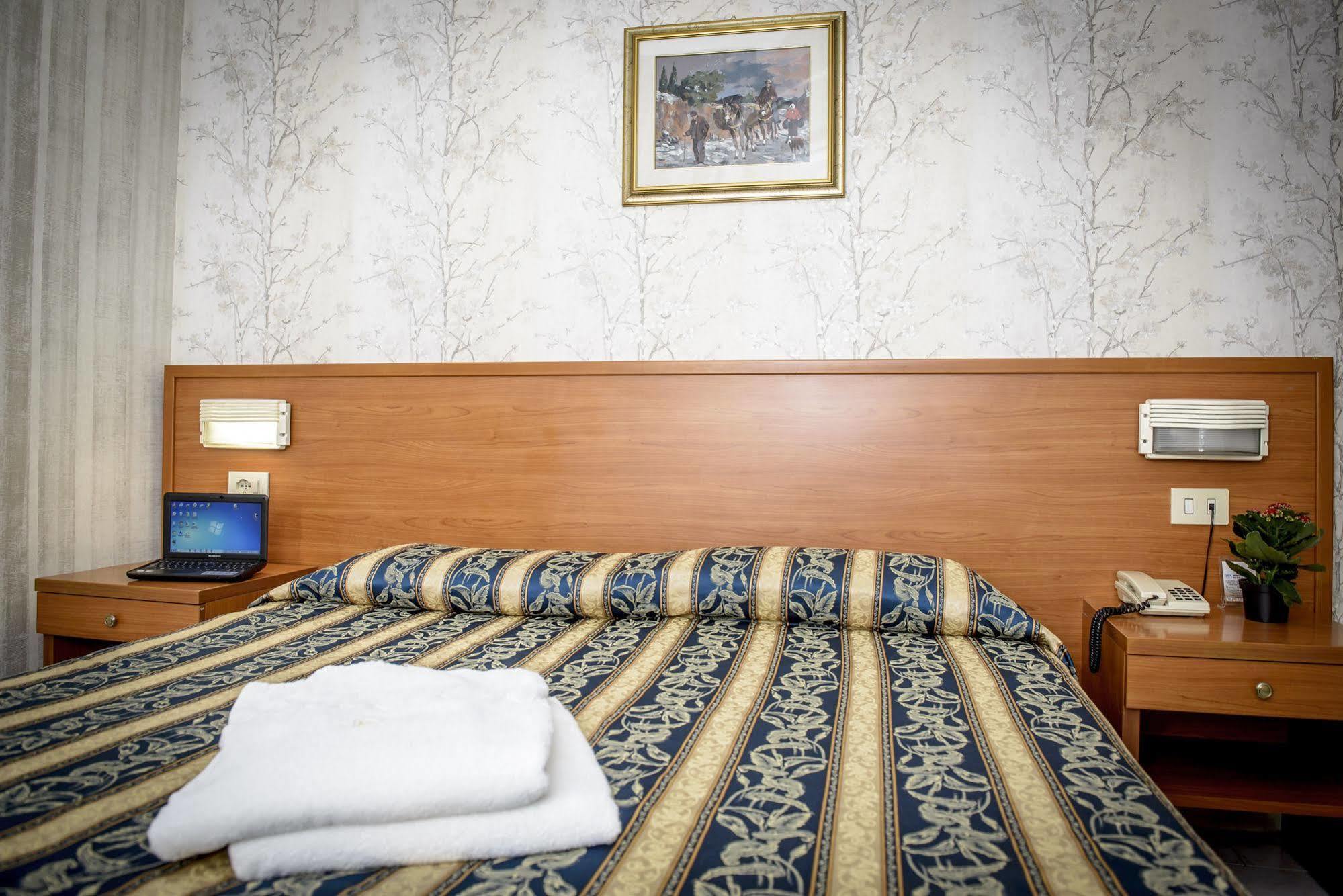 רומא Hotel Emmaus מראה חיצוני תמונה